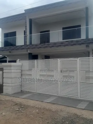5bdrm House in Lashibi, Tema Metropolitan for sale