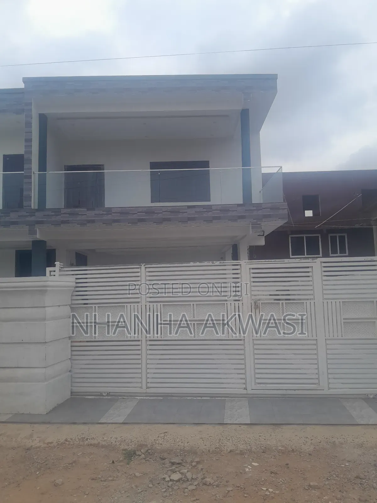 5bdrm House in Lashibi, Tema Metropolitan for sale
