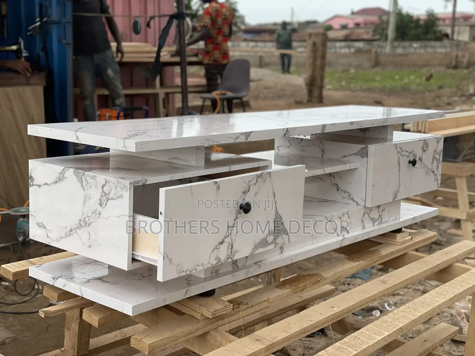 Tv Stand, 5 Feet Long , for 50-80 Inches With Free Delivery