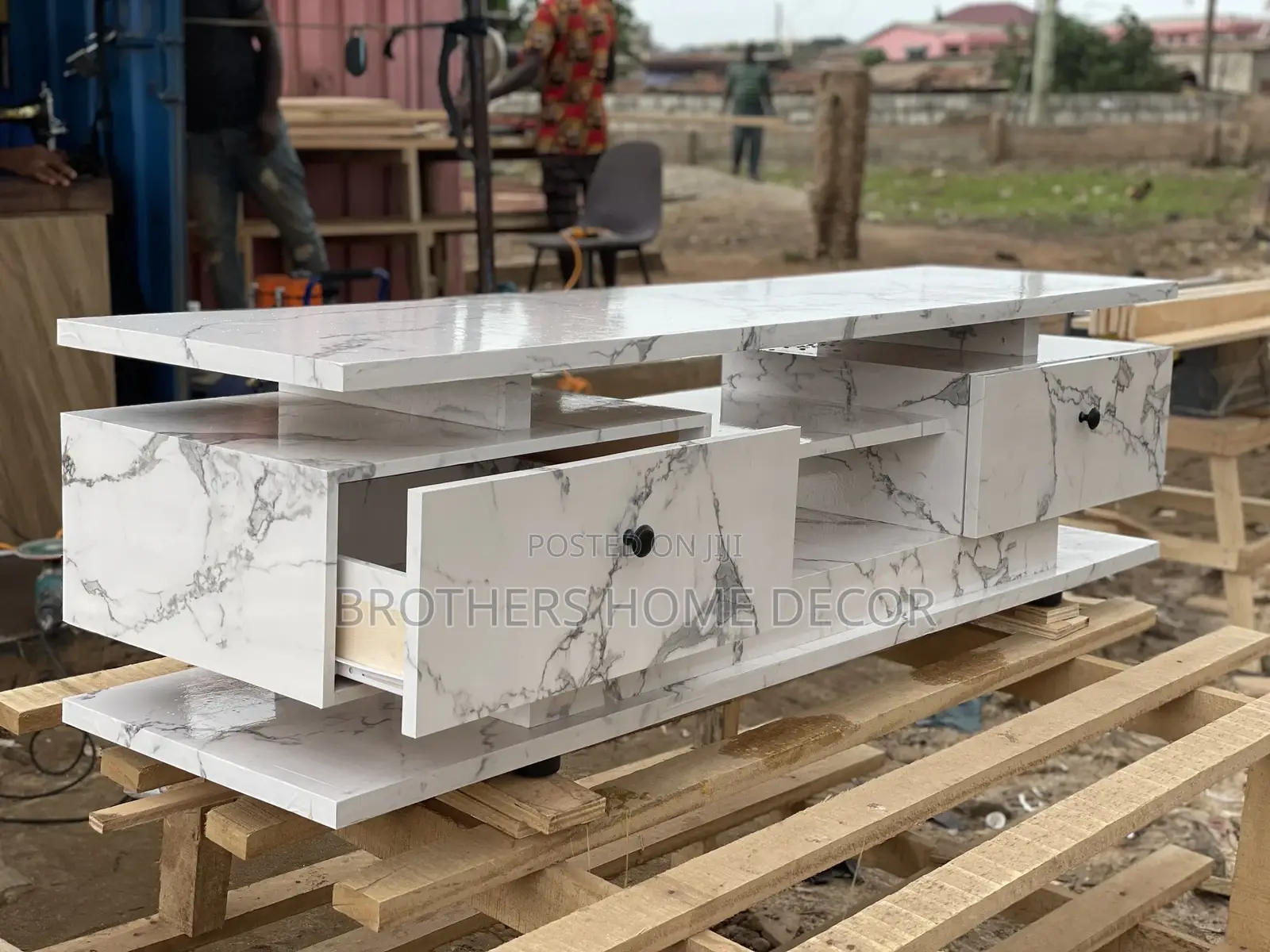 Tv Stand, 5 Feet Long , for 50-80 Inches With Free Delivery