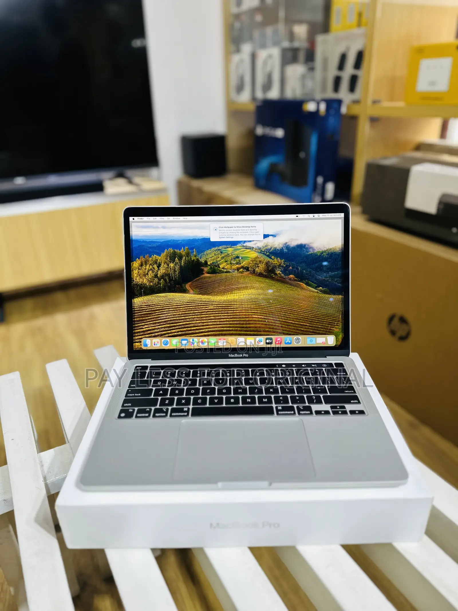 Laptop Apple MacBook Pro 2022 M2 8GB Apple M2 SSD 256GB