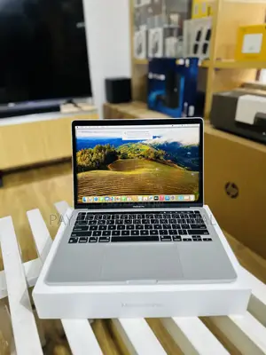 Laptop Apple MacBook Pro 2022 M2 8GB Apple M2 SSD 256GB
