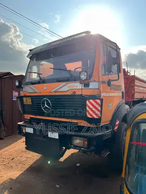 Mercedes Benz Dump Truck 4*4