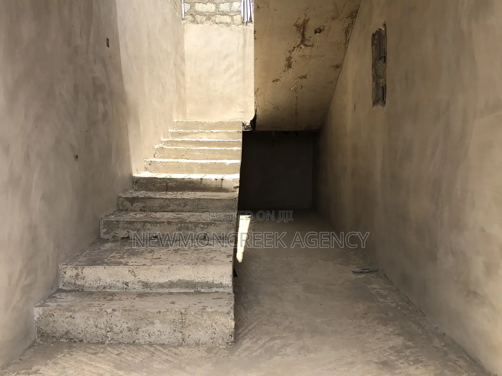 12bdrm Duplex in Amrahia,Adenta, Accra Metropolitan for sale