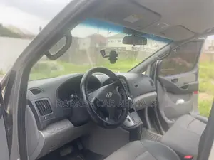Rent a Van-Hyundai Starex