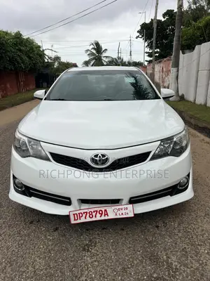 Photo - Toyota Camry 2014 White
