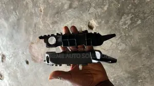 15 16 OEM Hyundai Elantra Bumper Bracket Assy