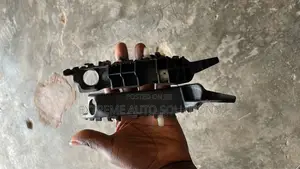 15 16 OEM Hyundai Elantra Bumper Bracket Assy