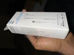 Wired Earbud Lightning Connector