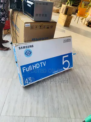 Uniquely Designed Samsung 43N5000 43” Flat Full HD Tv.