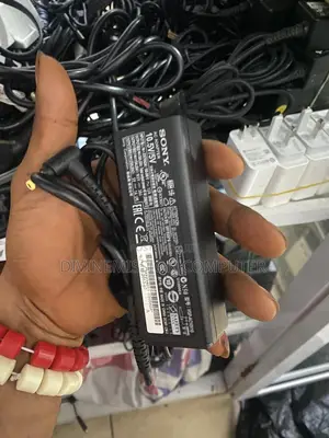 Uk Used Sony Laptop Charger 10.5v