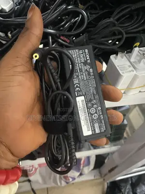 Uk Used Sony Laptop Charger 10.5v