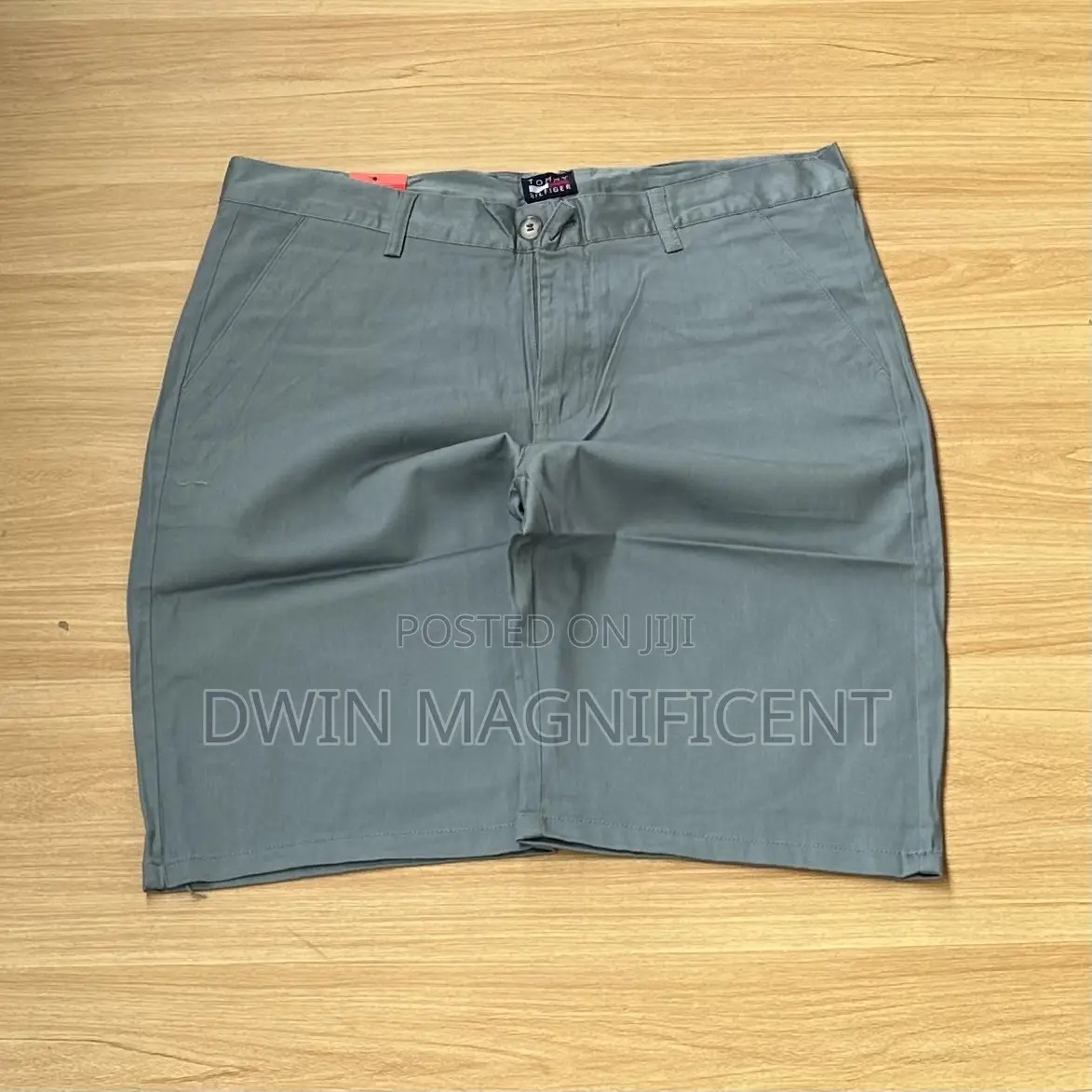 Plain Tommy Hilfiger Khaki Shorts