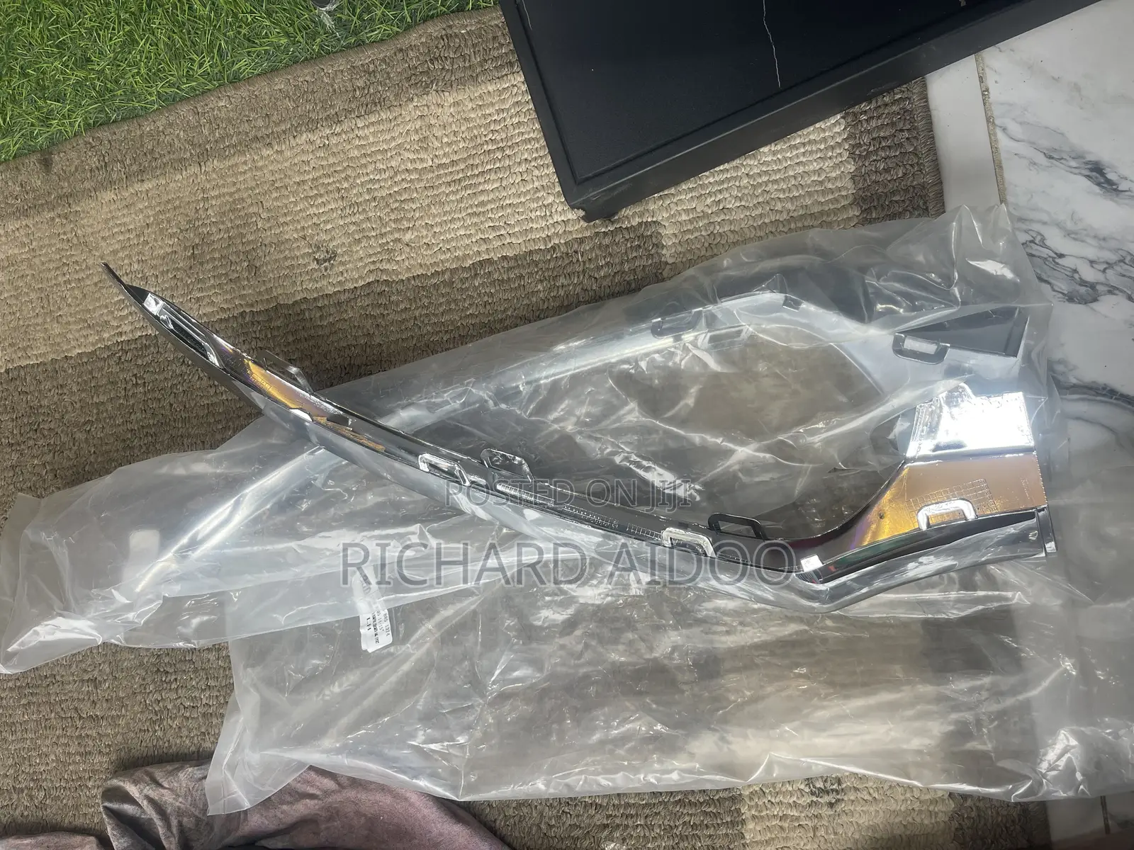 Mercedes Benz C300/C43 Bumper Lip Shining Available