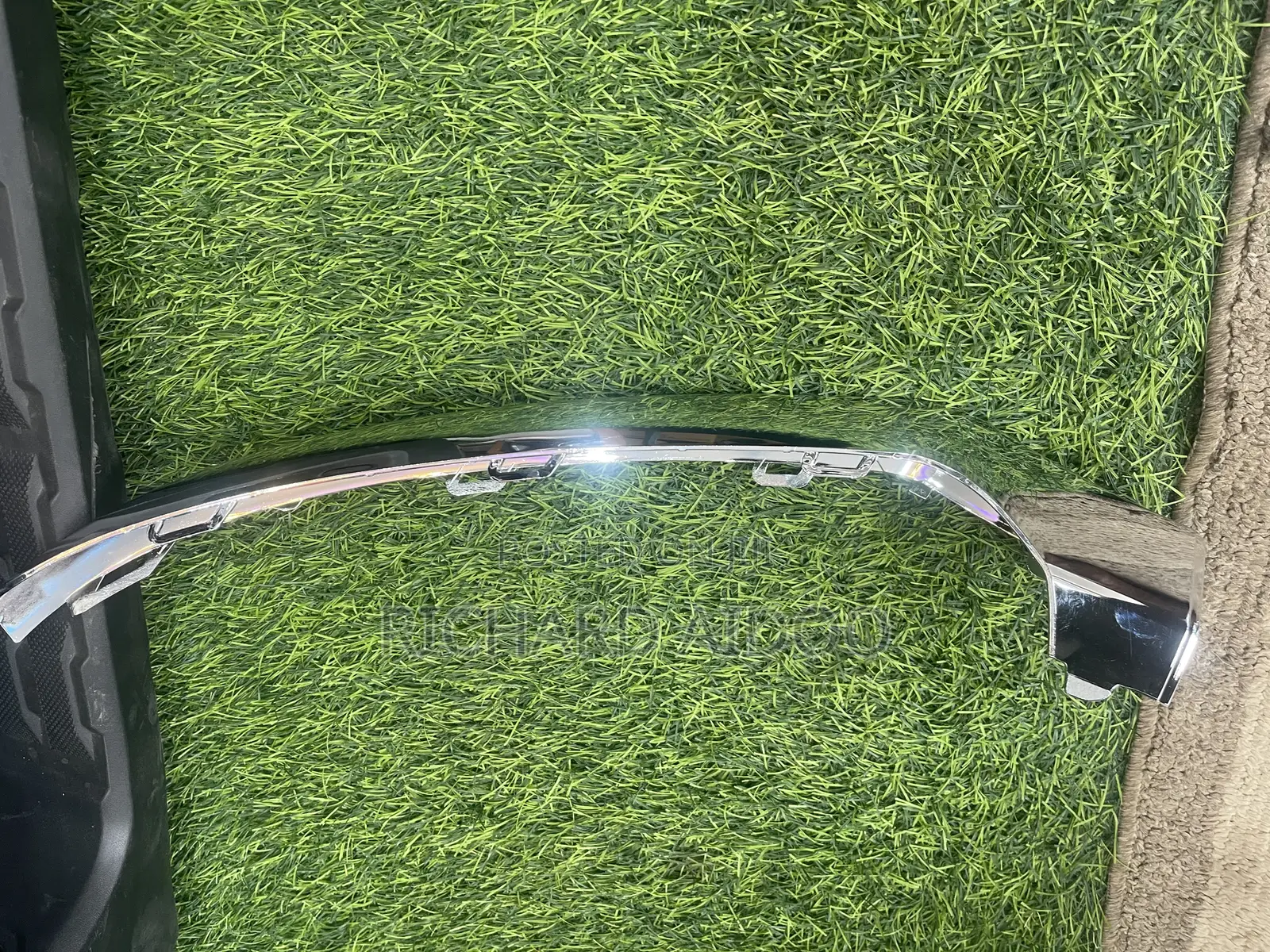 Mercedes Benz C300/C43 Bumper Lip Shining Available