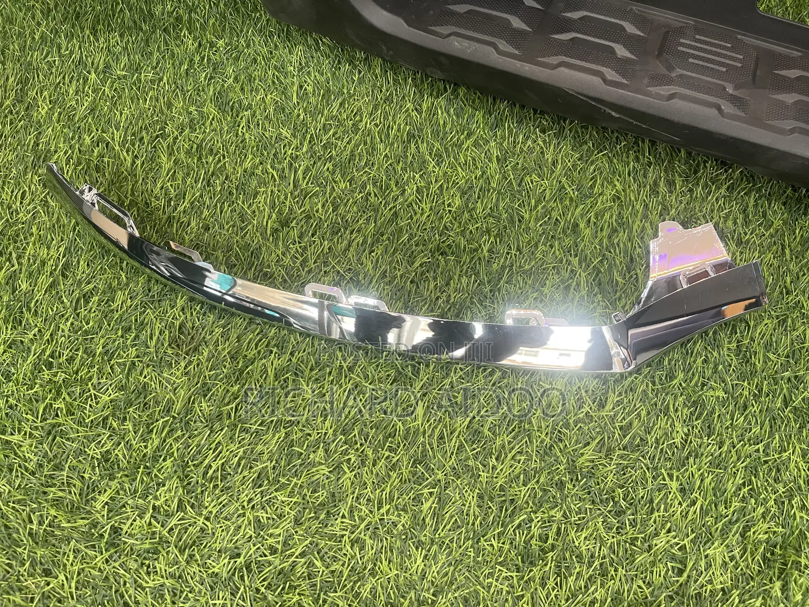 Mercedes Benz C300/C43 Bumper Lip Shining Available