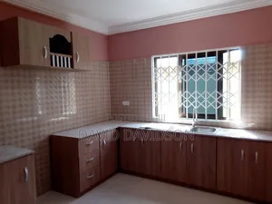 3bdrm Mansion in 3 Bedroom House, Tema Metropolitan for sale