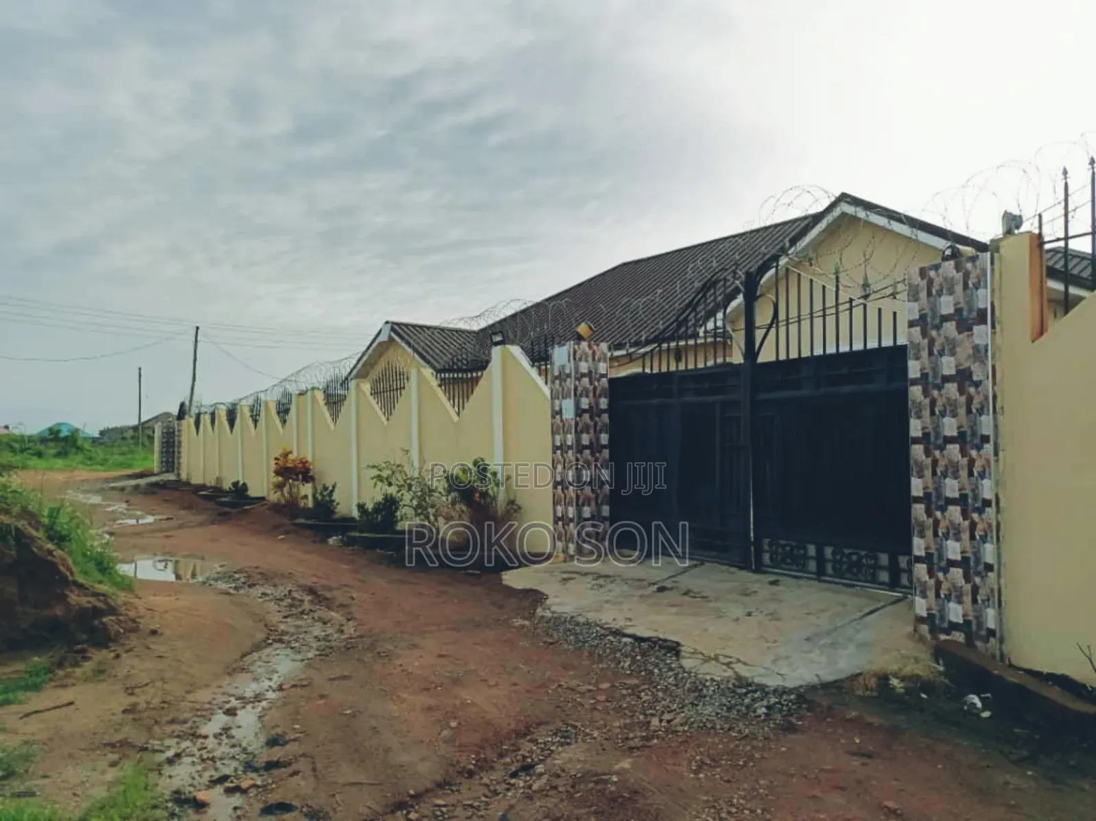 5bdrm House in Dr Roko, Amasaman for sale