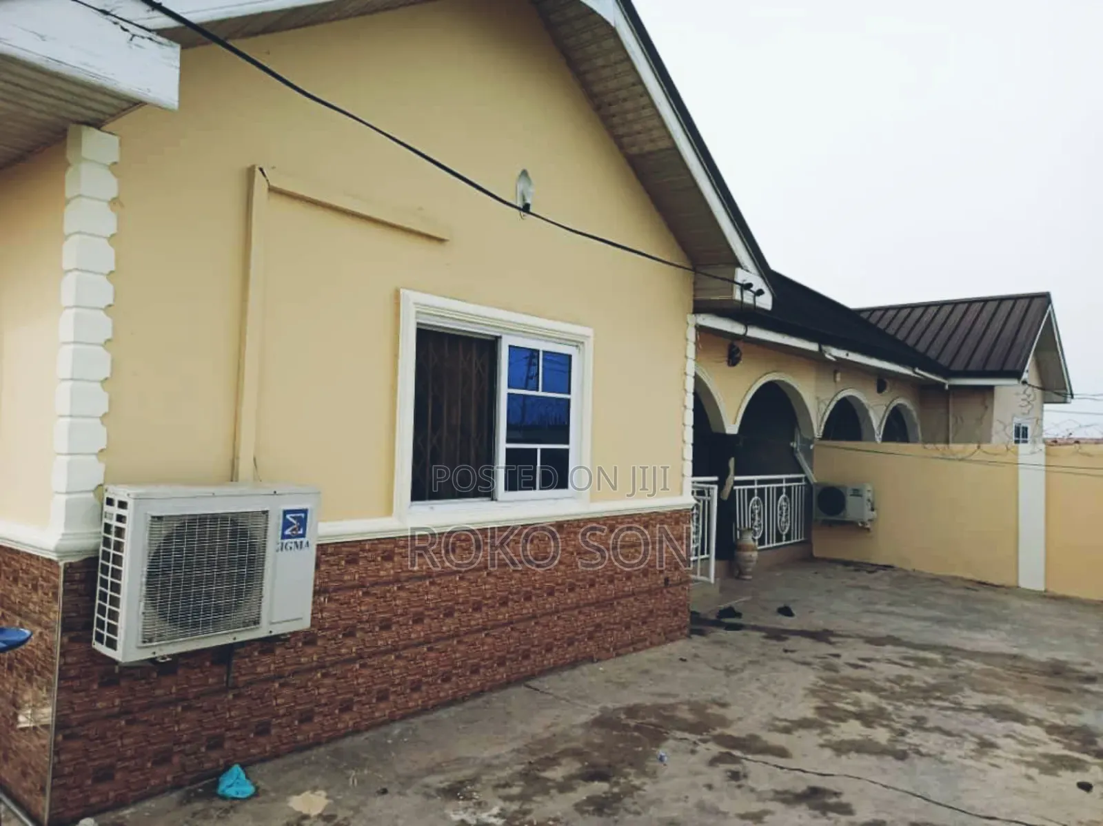 5bdrm House in Dr Roko, Amasaman for sale