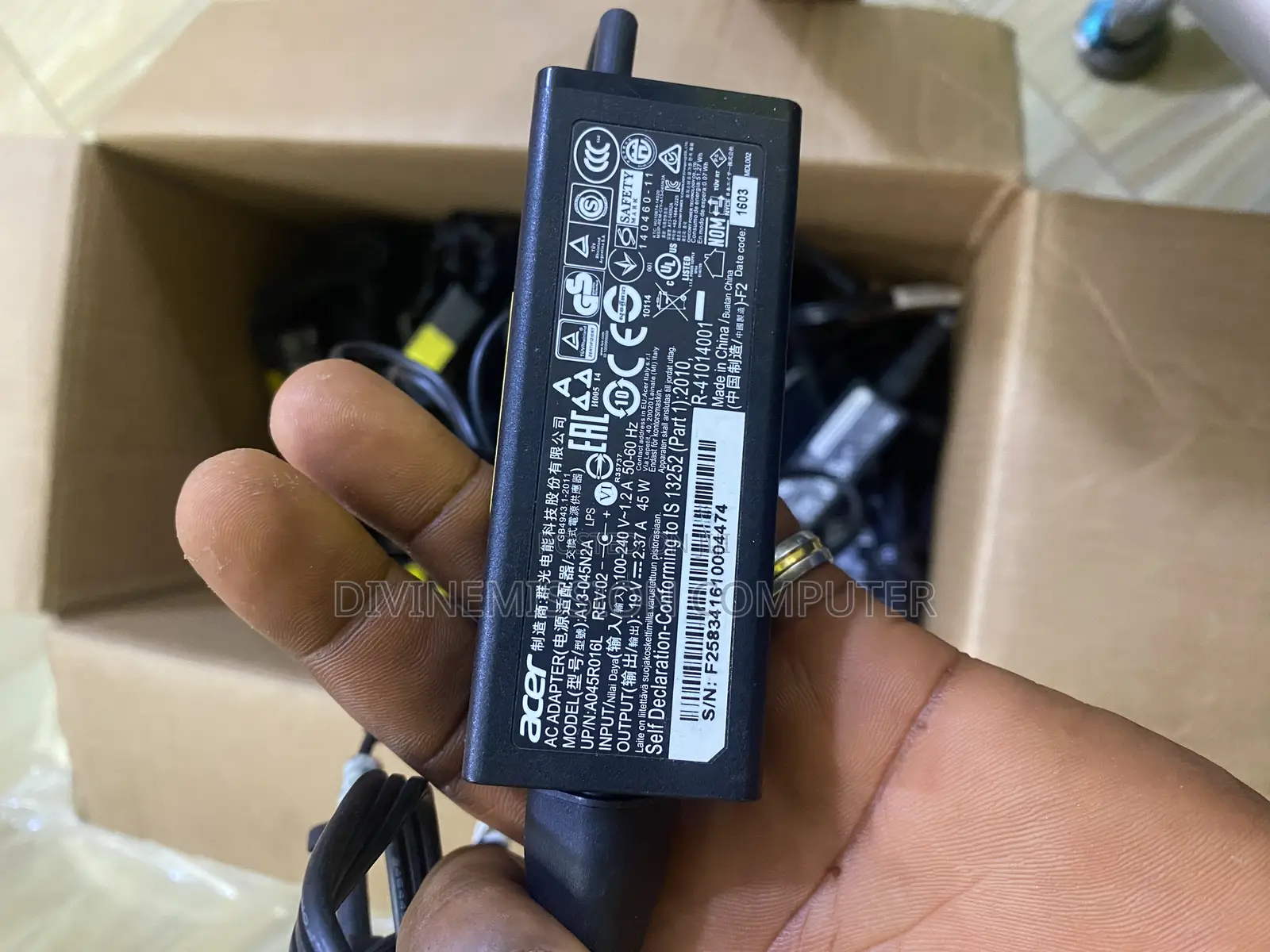 Acer Small Pin Charger 19v~3.42A. UK Used