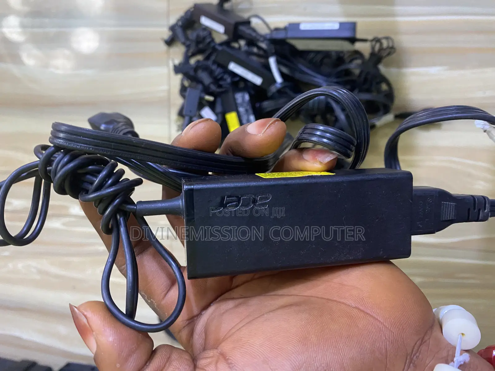 Acer Small Pin Charger 19v~3.42A. UK Used