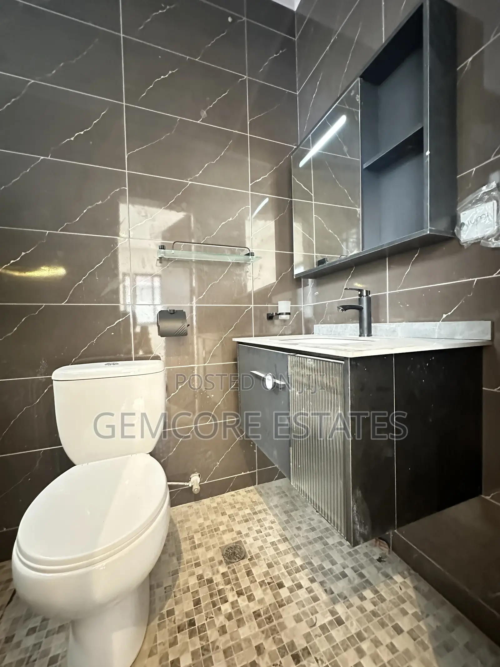 3bdrm Townhouse/Terrace in Puregem Realty, Ashaley Botwe for sale