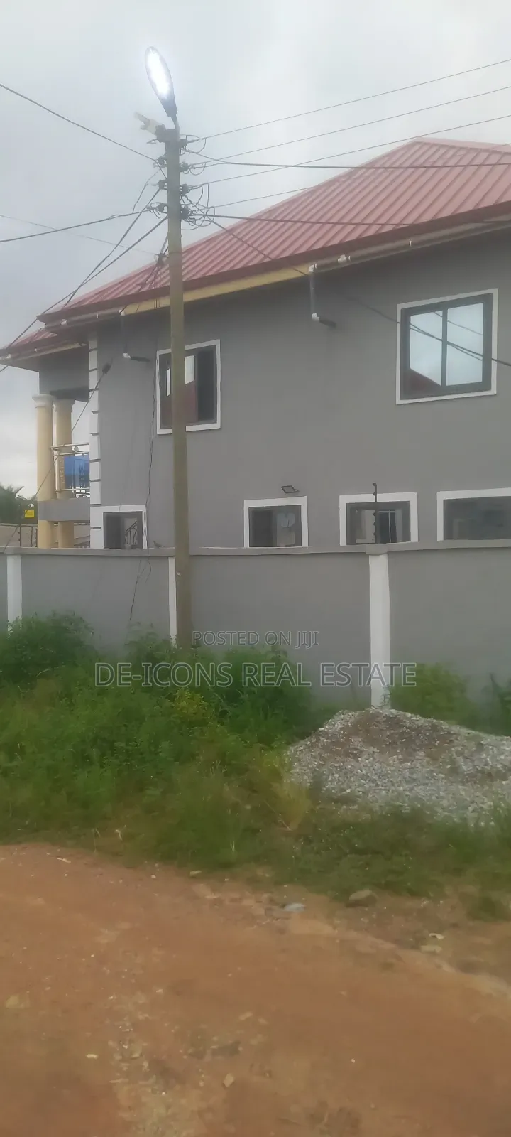 3bdrm Duplex in De-Icons Real Estate, Awutu Senya East Municipal