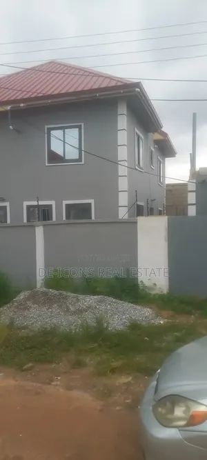 3bdrm Duplex in De-Icons Real Estate, Awutu Senya East Municipal