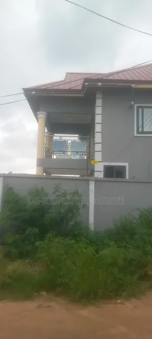 3bdrm Duplex in De-Icons Real Estate, Awutu Senya East Municipal