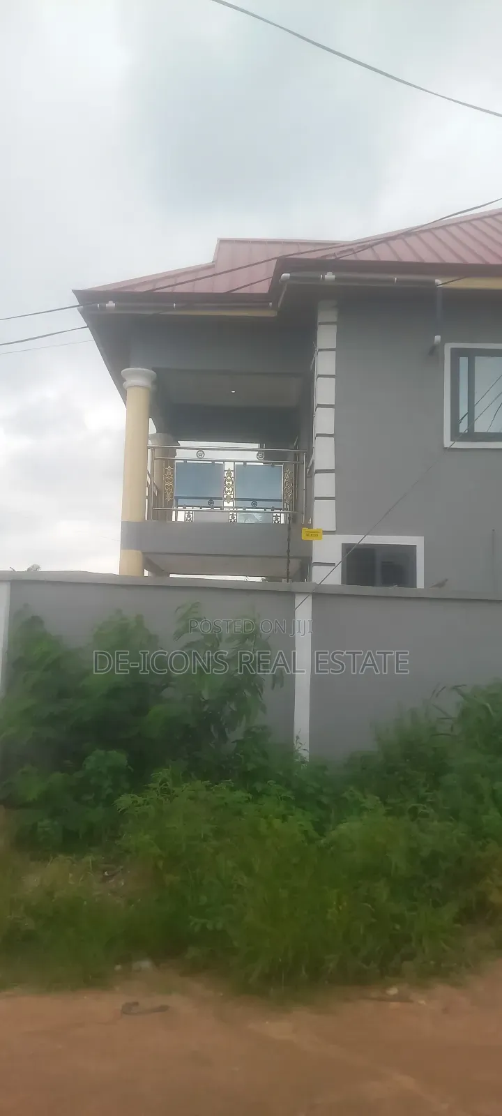 3bdrm Duplex in De-Icons Real Estate, Awutu Senya East Municipal