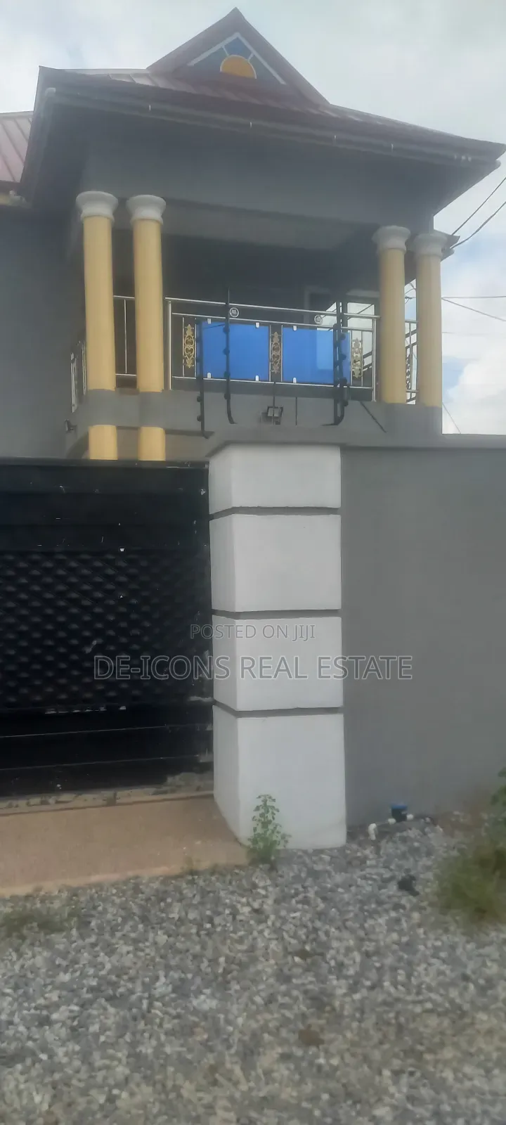3bdrm Duplex in De-Icons Real Estate, Awutu Senya East Municipal