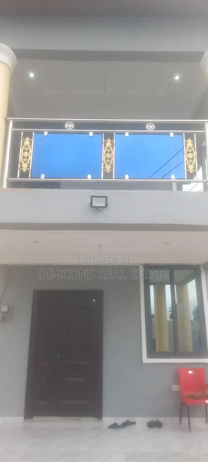 3bdrm Duplex in De-Icons Real Estate, Awutu Senya East Municipal