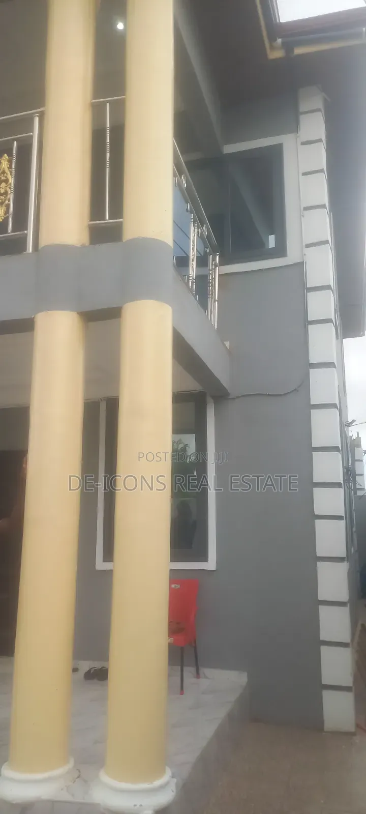 3bdrm Duplex in De-Icons Real Estate, Awutu Senya East Municipal