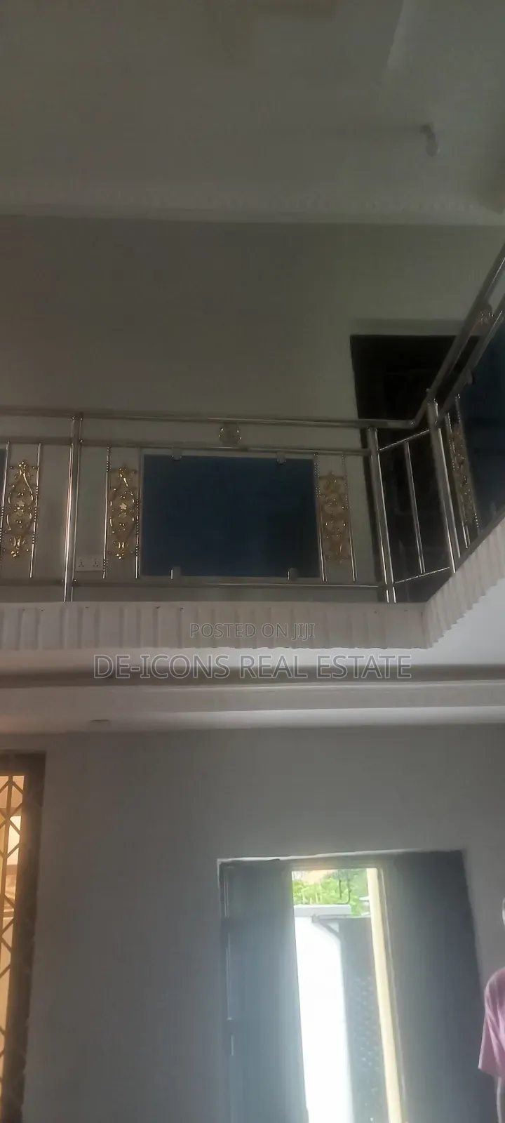 3bdrm Duplex in De-Icons Real Estate, Awutu Senya East Municipal
