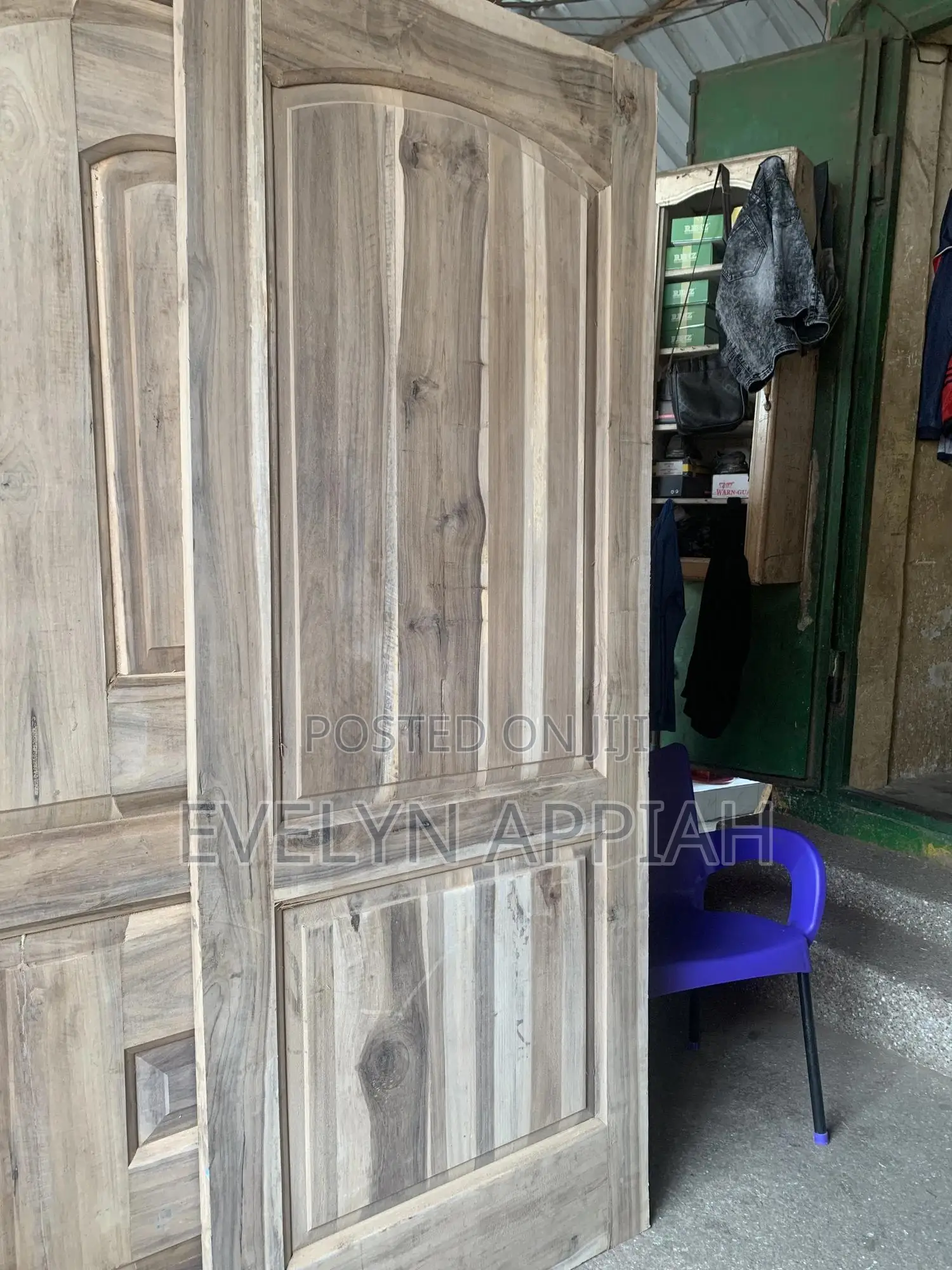 Manzonia Door
