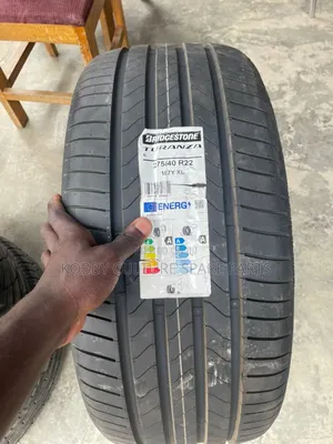 Original Bridgestone 275/40r22 Tyre Available