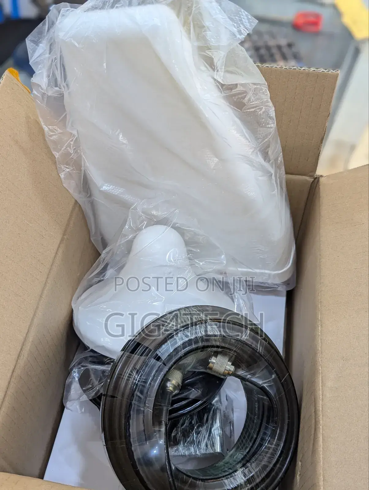 Cell Phone Signal Booster Tri-band 900/1800/2100