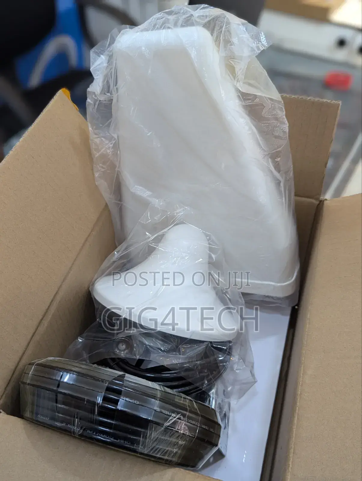 Cell Phone Signal Booster Tri-band 900/1800/2100