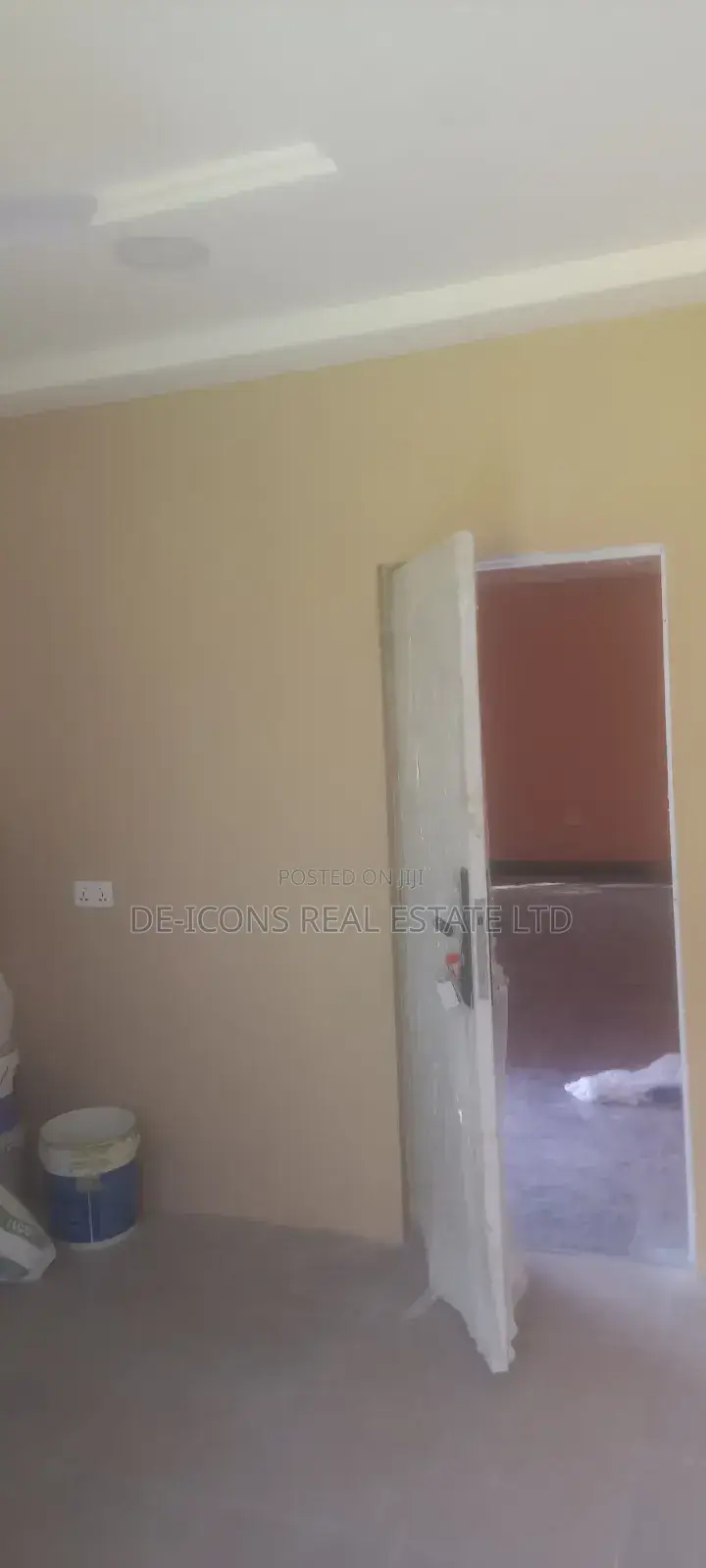 3bdrm Duplex in De-Icons Real Estate, Awutu Senya East Municipal