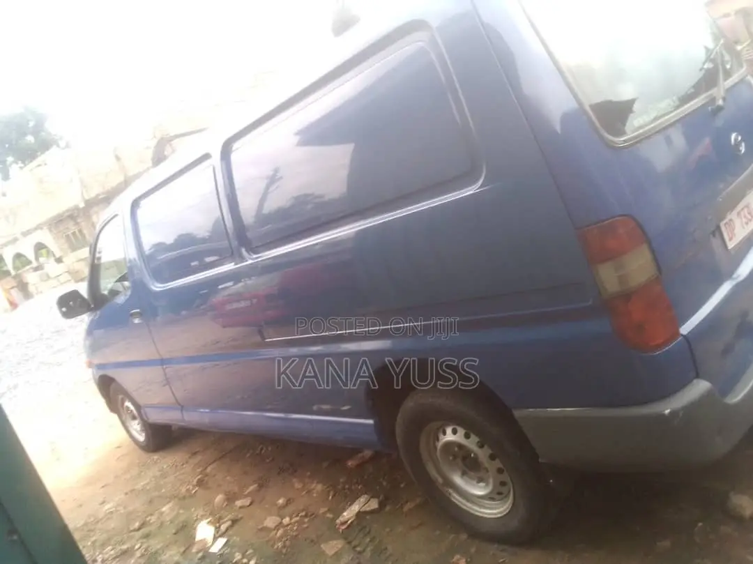 Toyota HiAce 2001 Blue