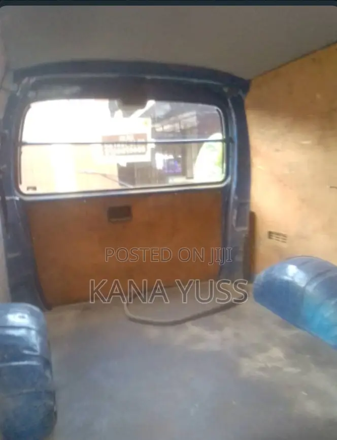 Toyota HiAce 2001 Blue