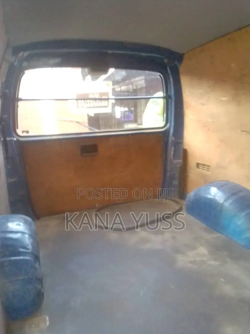 Toyota HiAce 2001 Blue