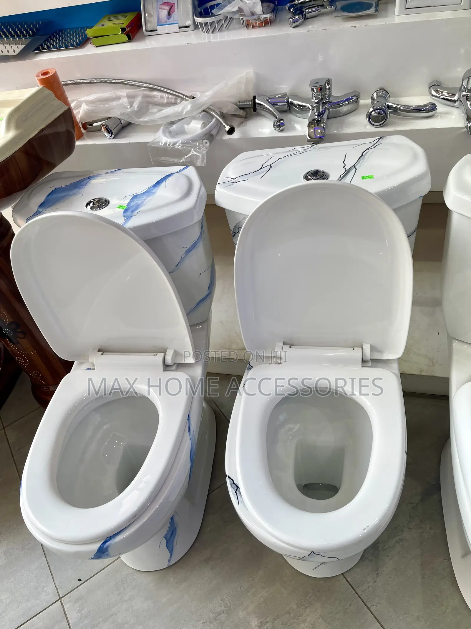 Close Couple WC
