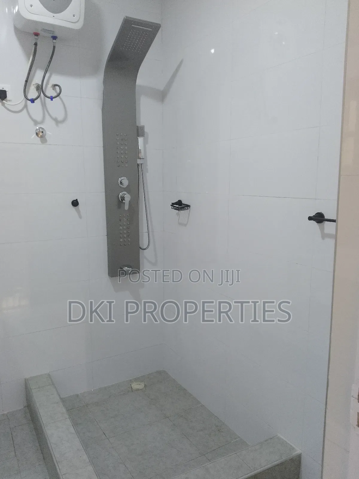 3bdrm House in Dki Properties, Adenta for sale