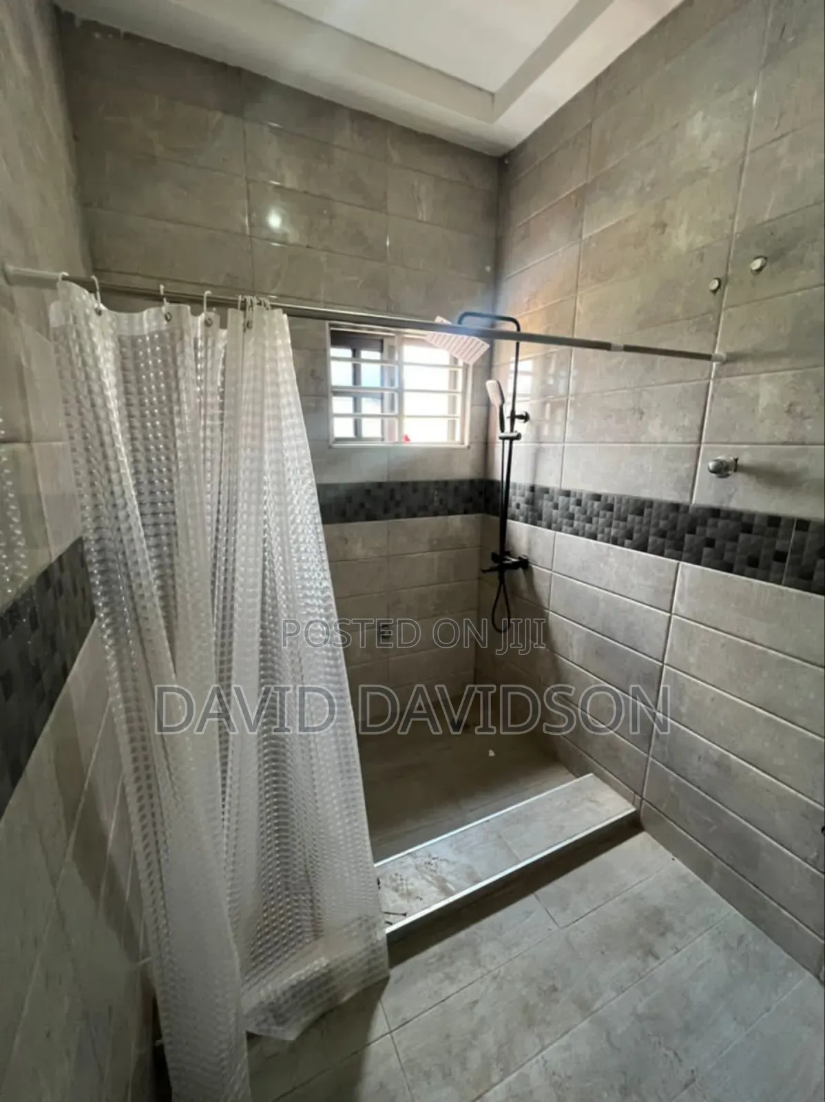 3bdrm House in 3 Bedroom House, Tema Metropolitan for sale
