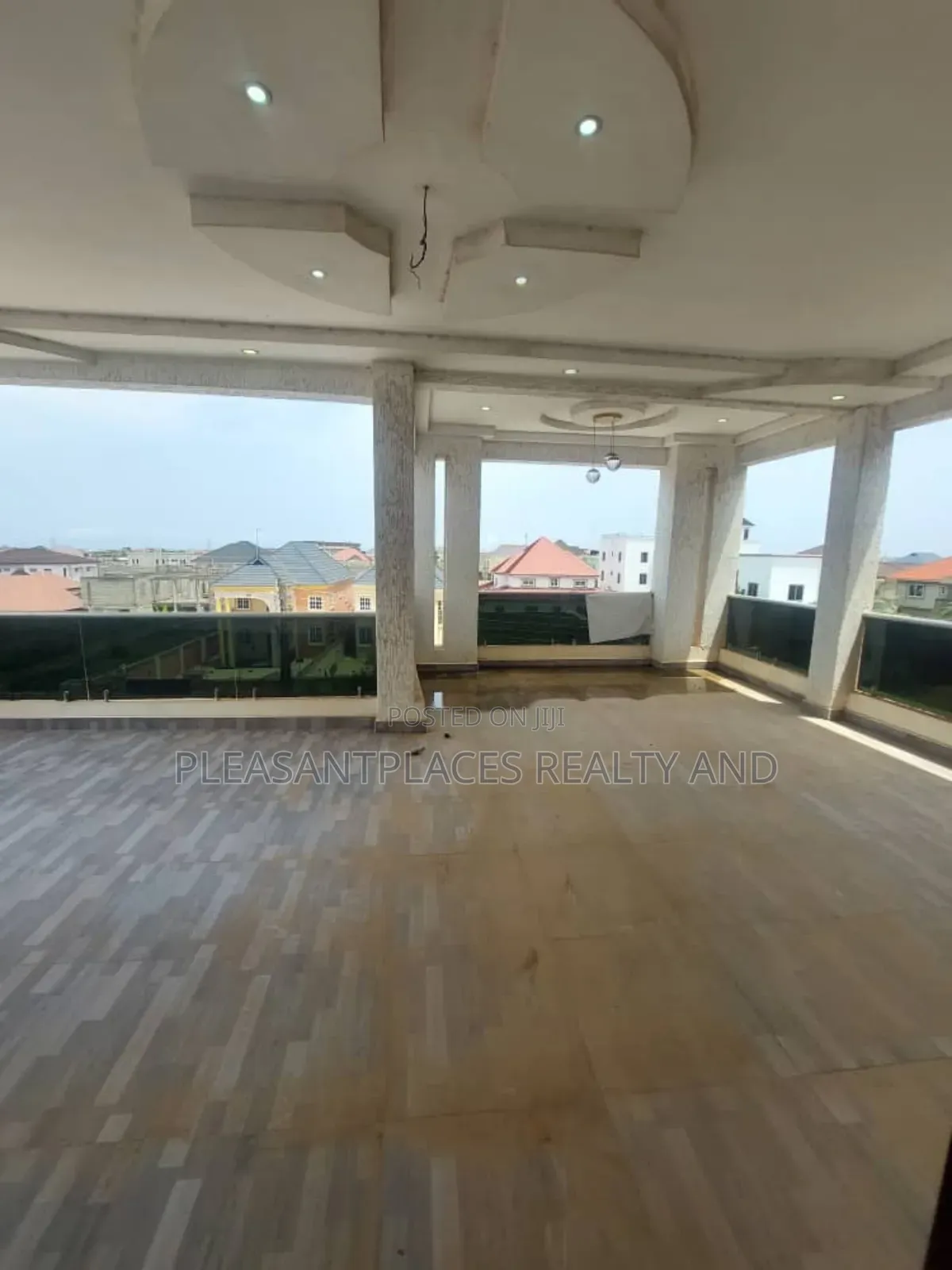 5bdrm Duplex in Pleasantplaces, East Legon for sale