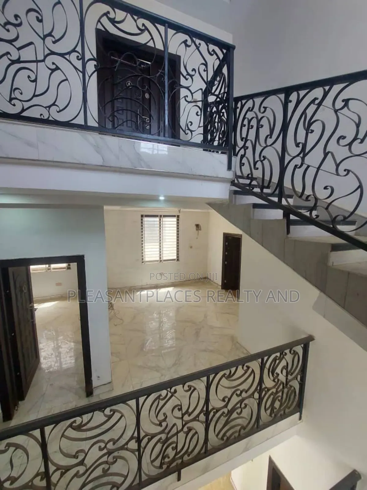 5bdrm Duplex in Pleasantplaces, East Legon for sale