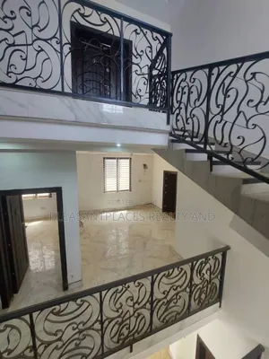 5bdrm Duplex in Pleasantplaces, East Legon for sale