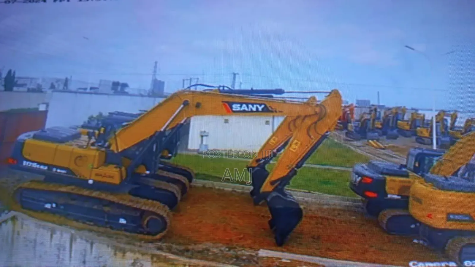 Excavator and Other Heavy-Duty Machines for Rent