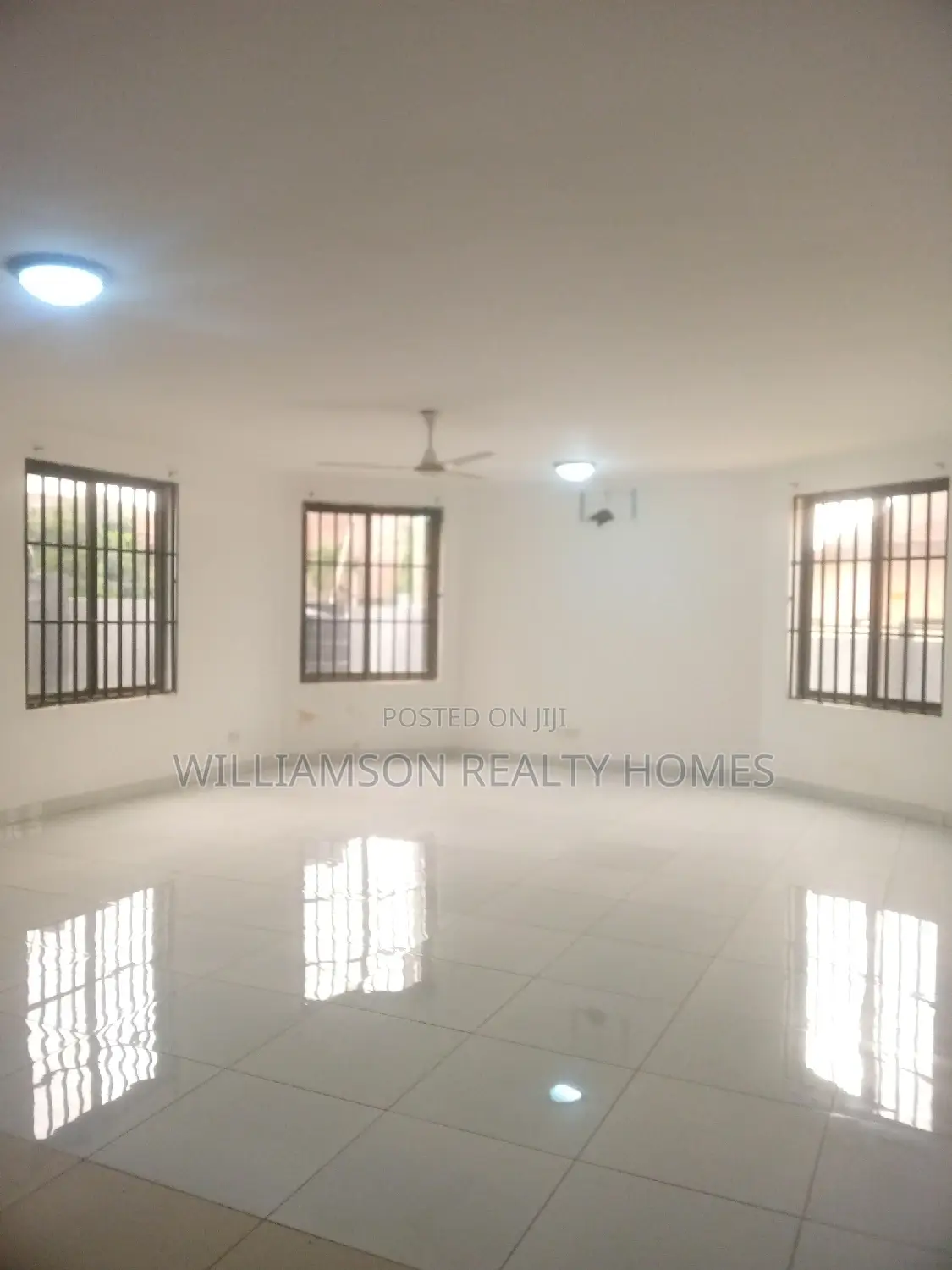 4bdrm Duplex in Community 20 Estate, Spintex for rent